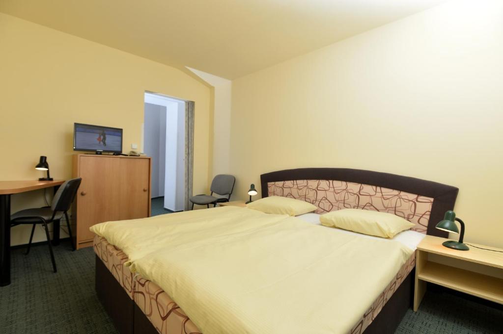 Hotel U Jezirka Liberec Room photo